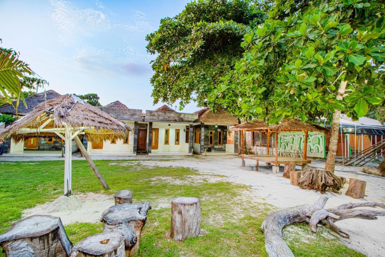 Guerilla Dive Lodge Pulau Pari Yakarta Exterior foto